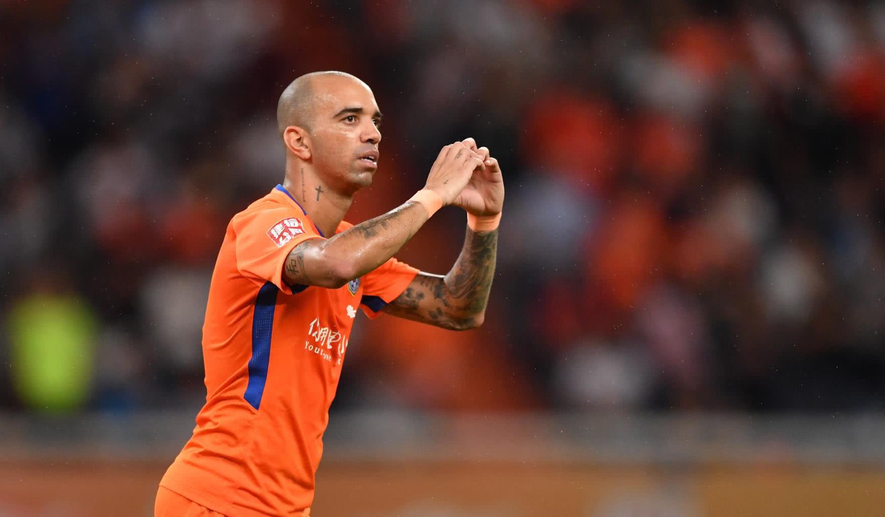 开云入口-斯图加特训练开放日，赛后篮板制胜引欢呼，亚冠在即，更衣室氛围转暖(斯图加特队名单)